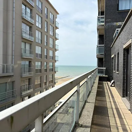 Stylish 3-bedroom With Sea View Appartement *