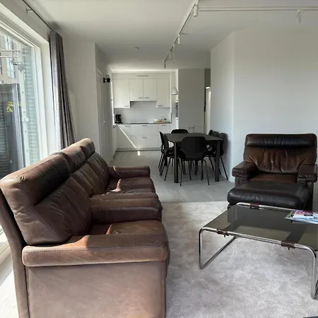 Stylish 3-bedroom With Sea View