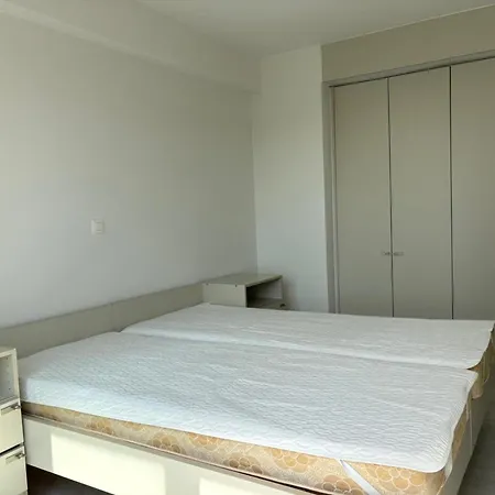 Stylish 3-bedroom With Sea View *