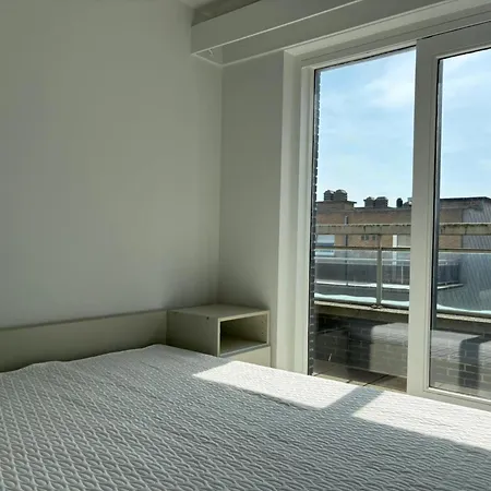 Stylish 3-bedroom With Sea View Appartement *