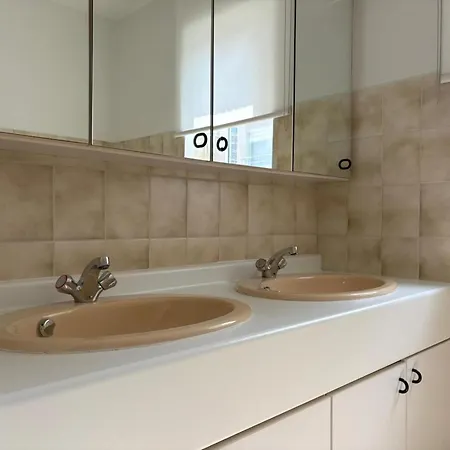 Stylish 3-bedroom With Sea View Appartement *