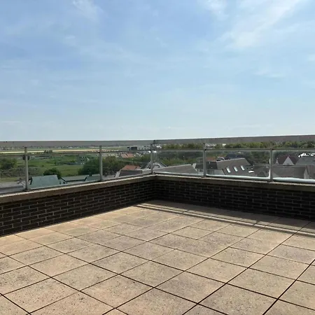 Stylish 3-bedroom With Sea View Appartement *
